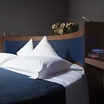 The Building 4*