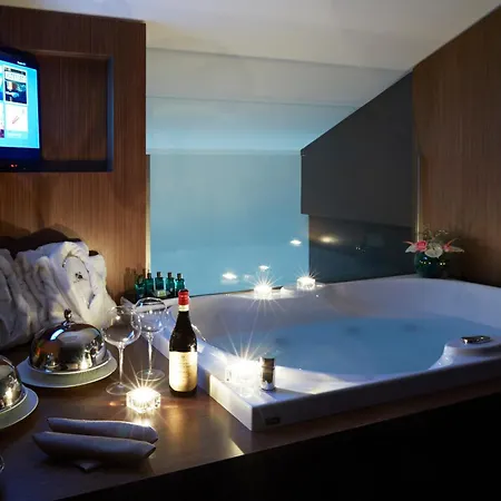 Hotel The Building 4*