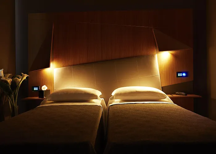 Hotell The Building 4*