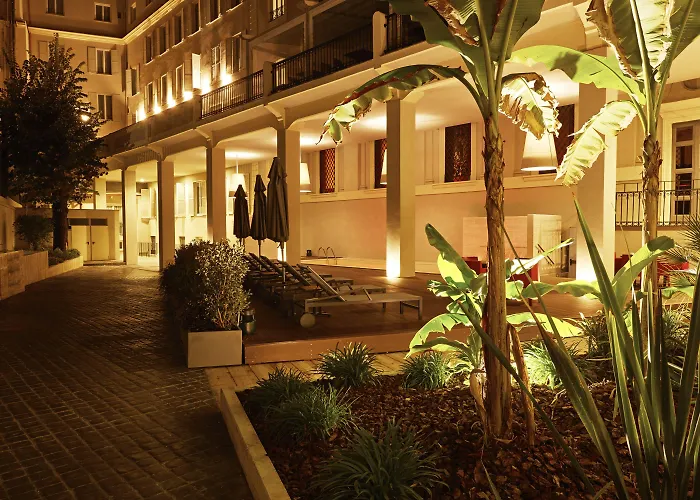 Hotell The Building 4*