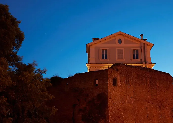 Hotell The Building 4*