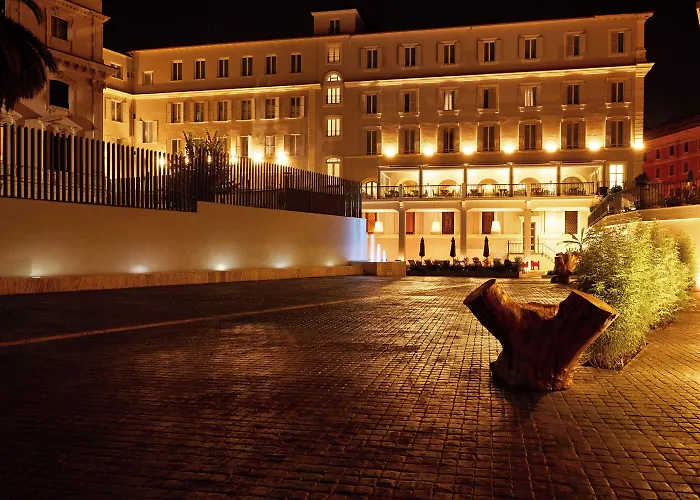 Otel The Building 4*